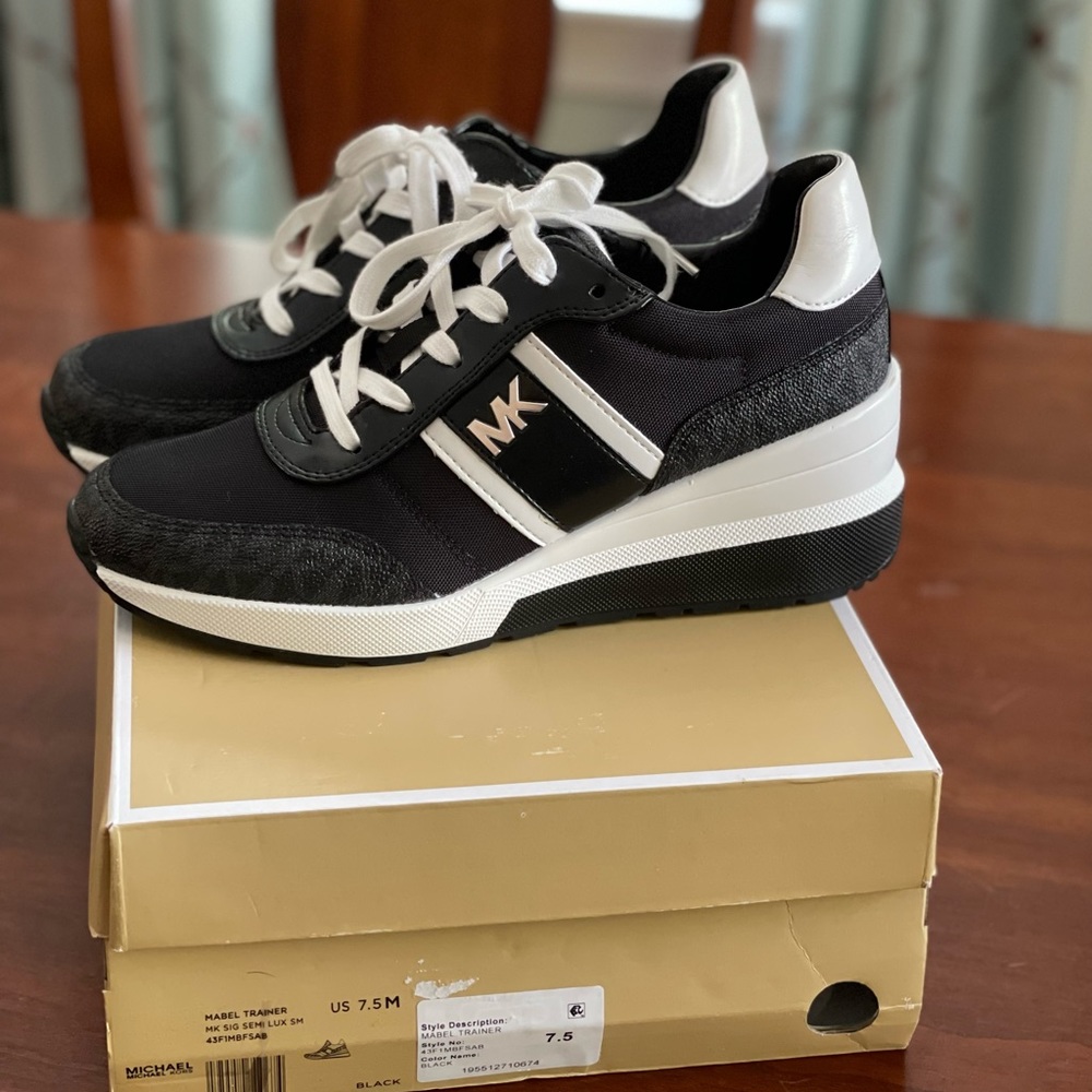 Brand new Michael Kors Mabel Trainer